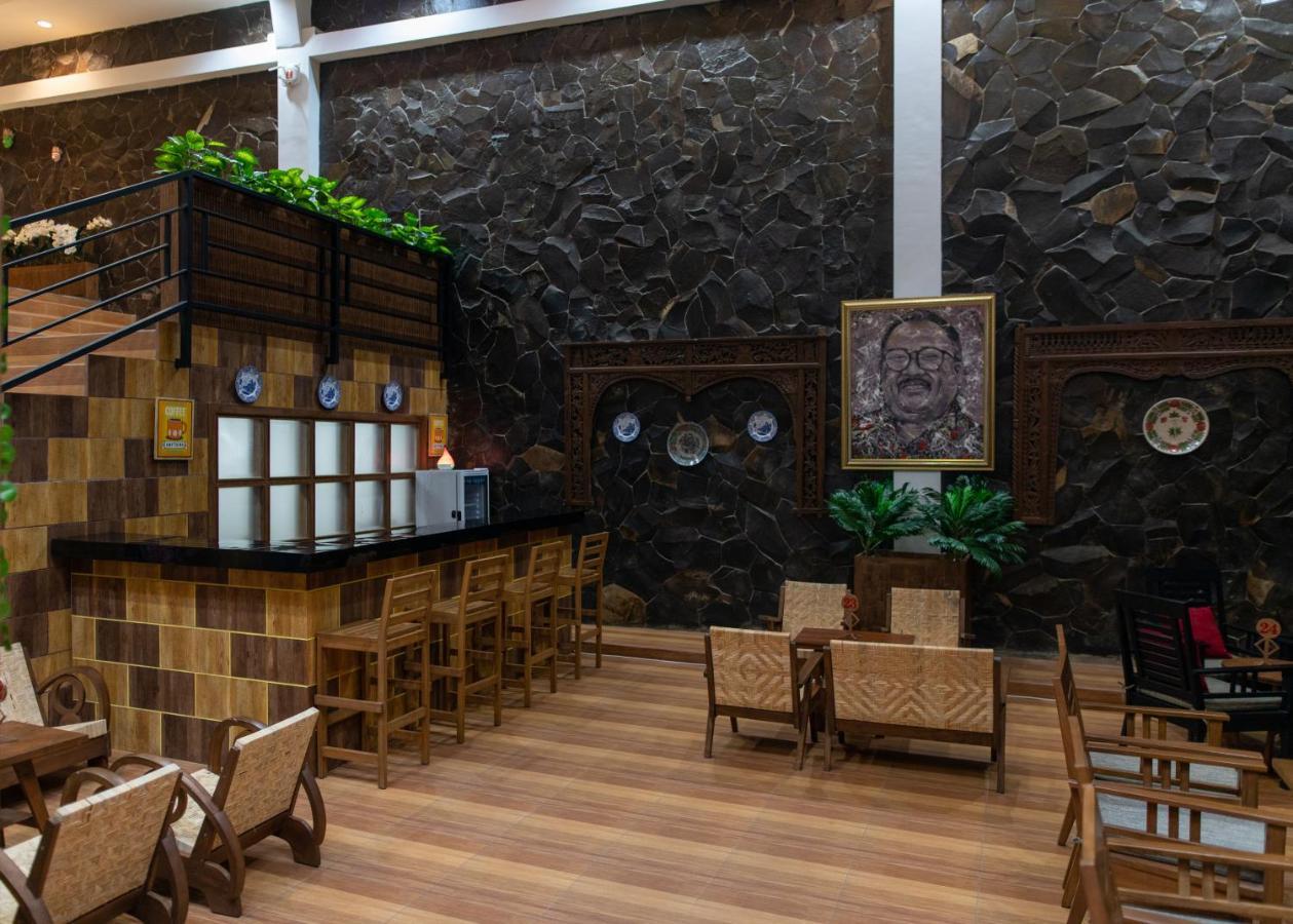 Baratha Hotel & Resto Bondowoso Exterior foto